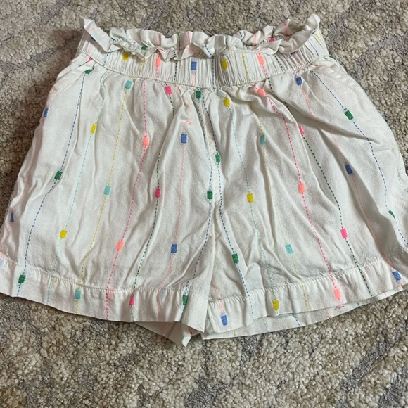 White shorts with fun print 3T - Picture 3 of 7